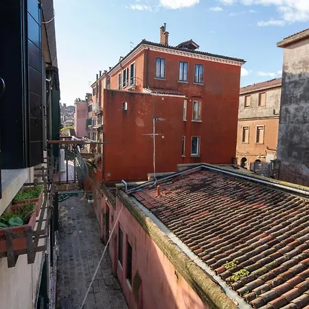 Ca' Giorgia Venice Apartment With Balcony *