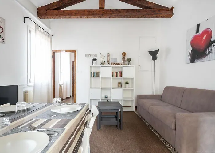 Ca' Giorgia Venice Apartment With Balcony Lägenhet