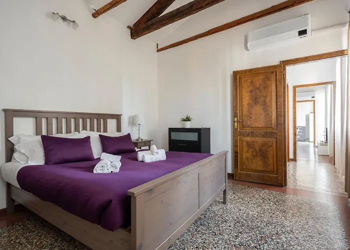 Ca' Giorgia Venice Apartment With Balcony